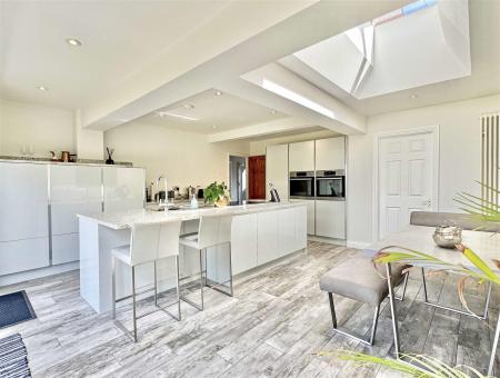 Kitchen Family Room b.jpg