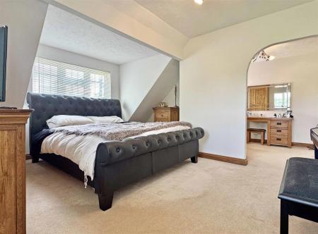 Master Bedroom b.jpg