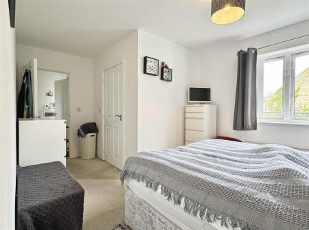 Master Bedroom b.jpg