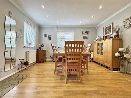 Dining Room b.jpg