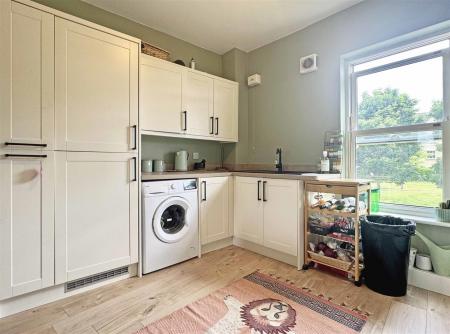 Kitchen b.jpg
