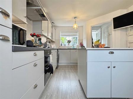 Kitchen c.jpg