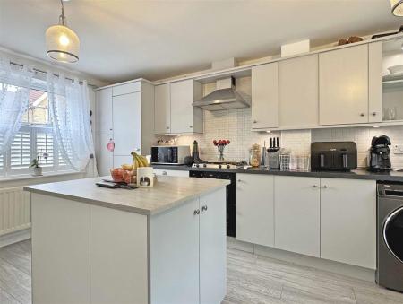 Kitchen b.jpg
