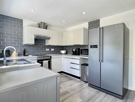 Kitchen c.jpg