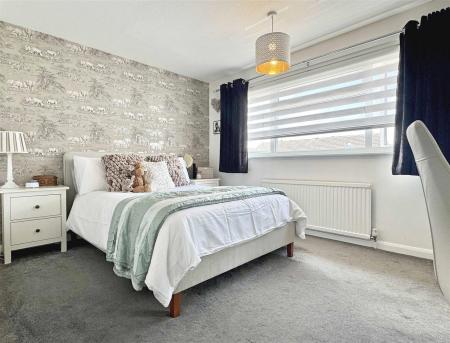 Master Bedroom b.jpg