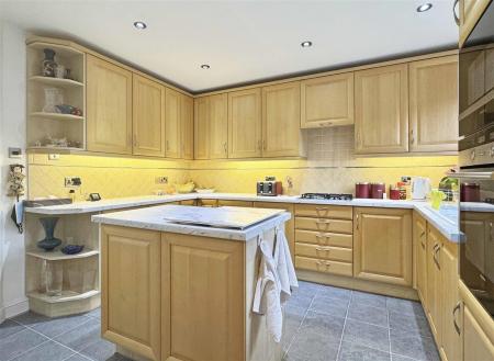 Kitchen b.jpg