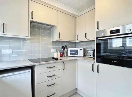 Kitchen b.jpg