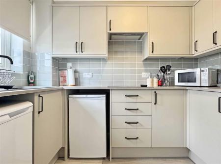 Kitchen c.jpg