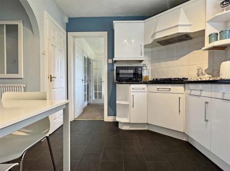 Kitchen b.jpg