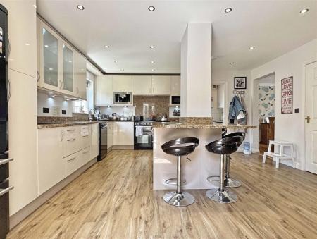 Kitchen c.jpg
