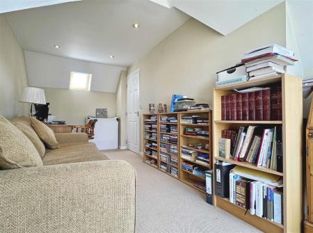 Bedroom 4.jpg