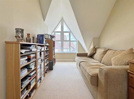 Bedroom 4b.jpg