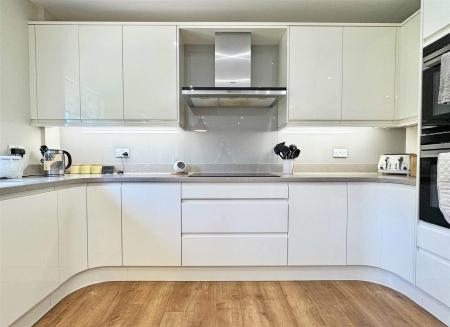 Kitchen (b).jpg