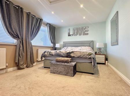 Master Bedroom b.jpg