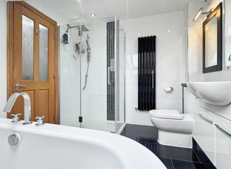 Bathroom b.jpg