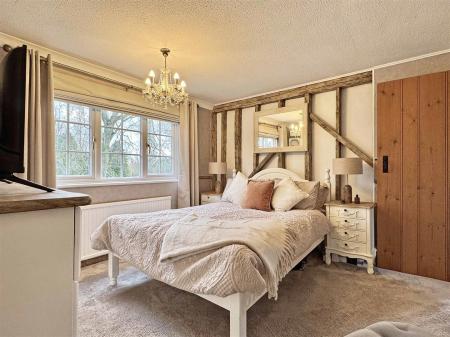 Master Bedroom b.jpg