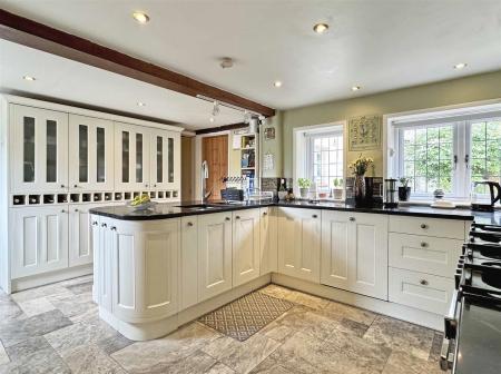 Kitchen c.jpg