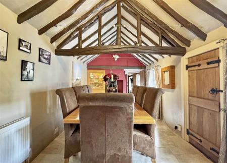 Dining Room b.jpg