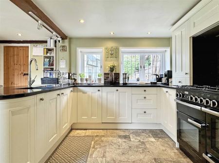 Kitchen d.jpg