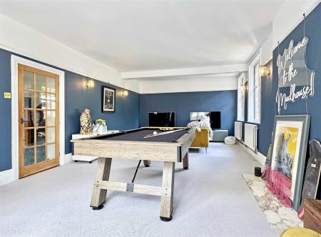 Family Room b.jpg