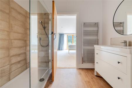 Main Bedroom Ensuite