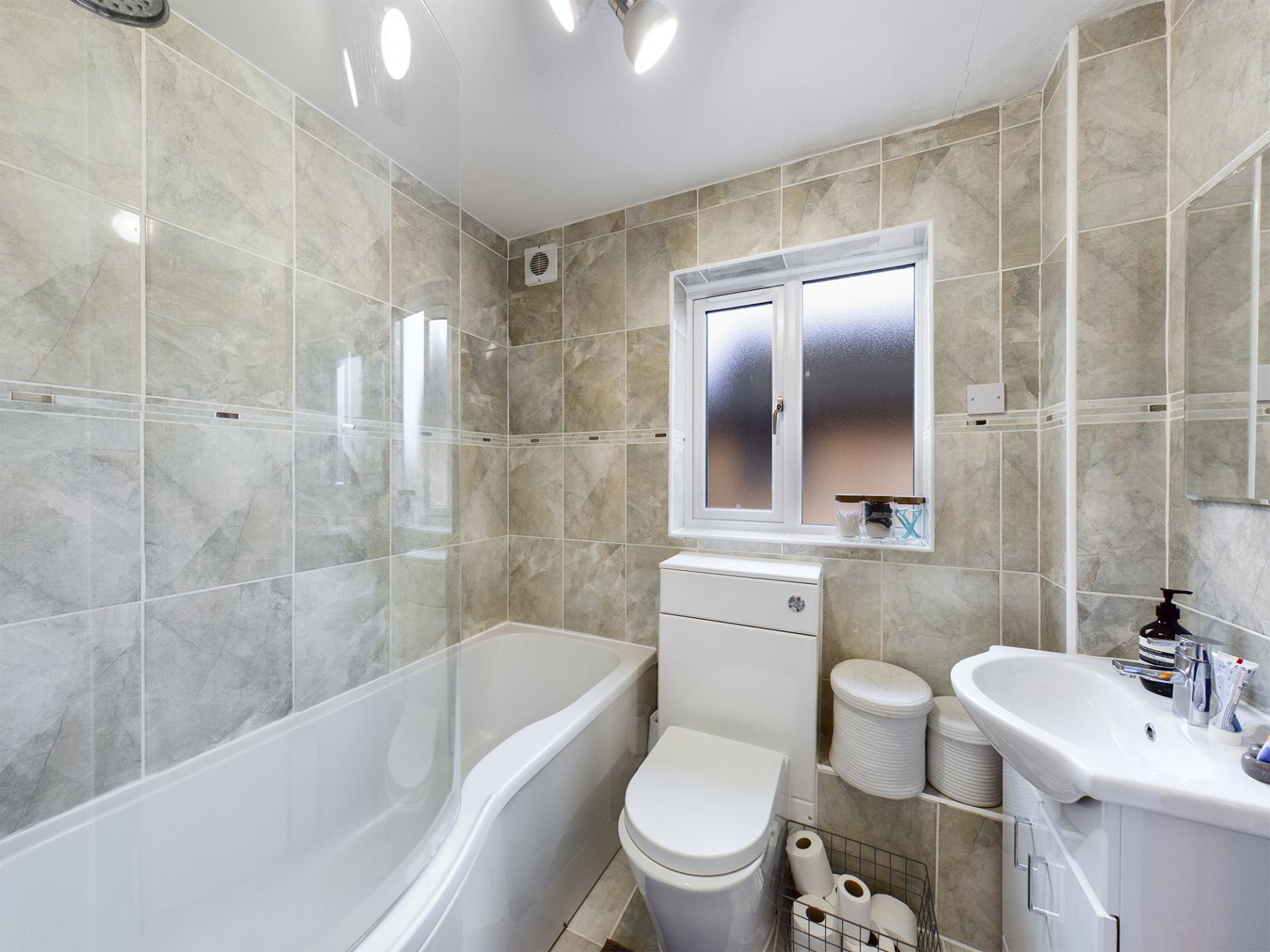 2 bedroom End of Terrace House for sale in Crawley