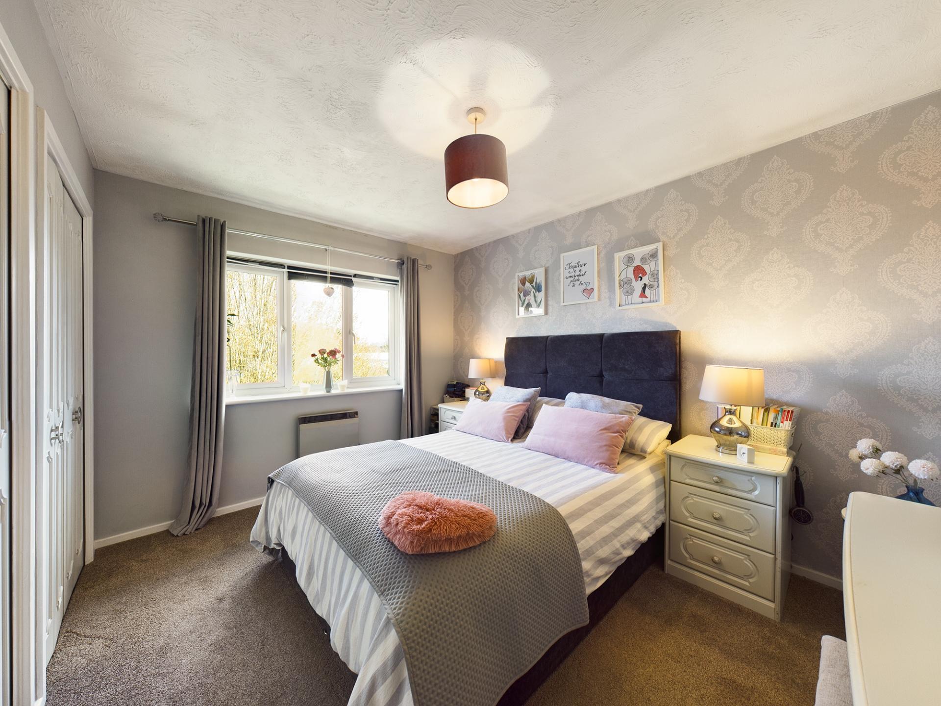2 bedroom Flat for sale in Crawley