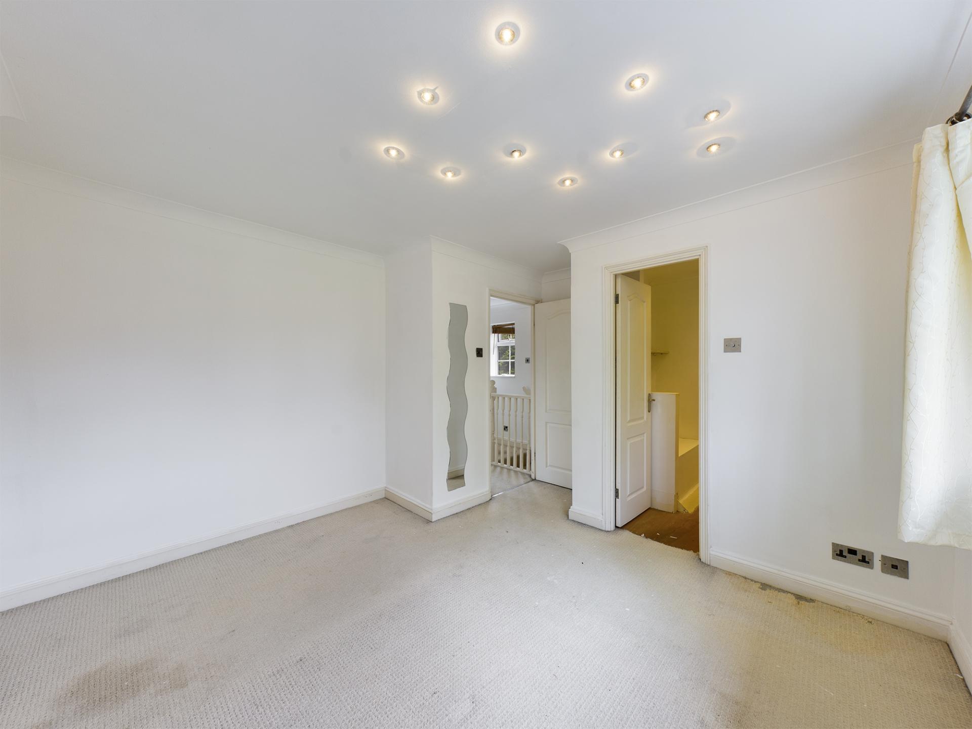 2 bedroom End of Terrace House for sale in Crawley