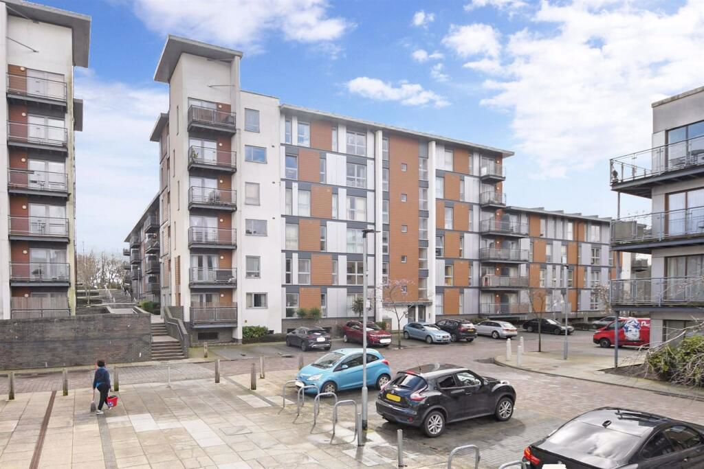 2 bedroom Apartment for sale in Crawley