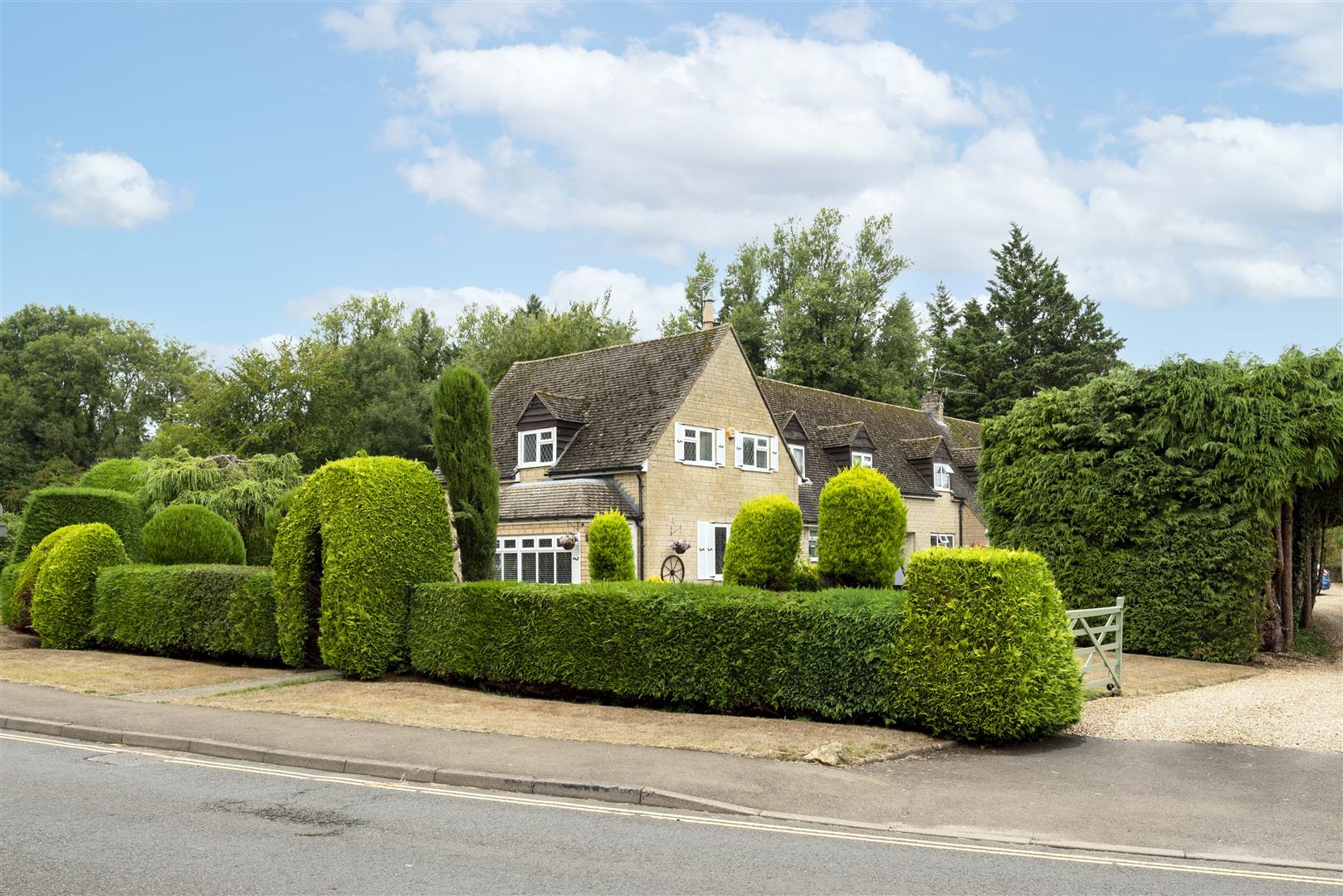 3 bedroom End of Terrace House for sale in Bourton on the Water