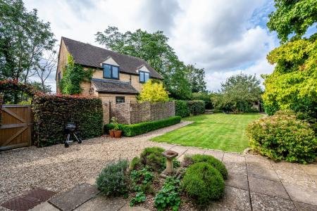 Main House - Garden