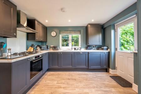 Cottage - Kitchen