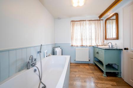 Main House - En-Suite Bathroom