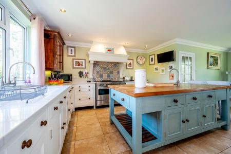 Kitchen / Breakfast Room