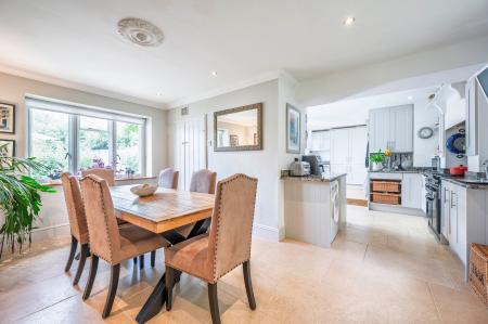 Kitchen & Dining Area
