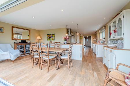 Dining Area & Kitchen