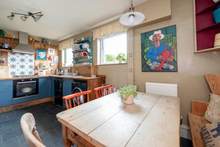 Kitchen & Dining Area