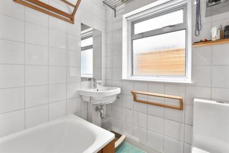 Redfern Rd Harlesden - Bathroom - 2_low.jpg