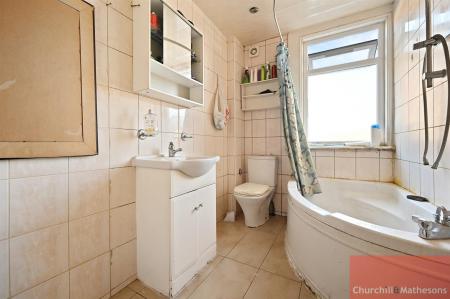 BCCHMAH - Flat 2, 109 High Street - Bathroom (4).j