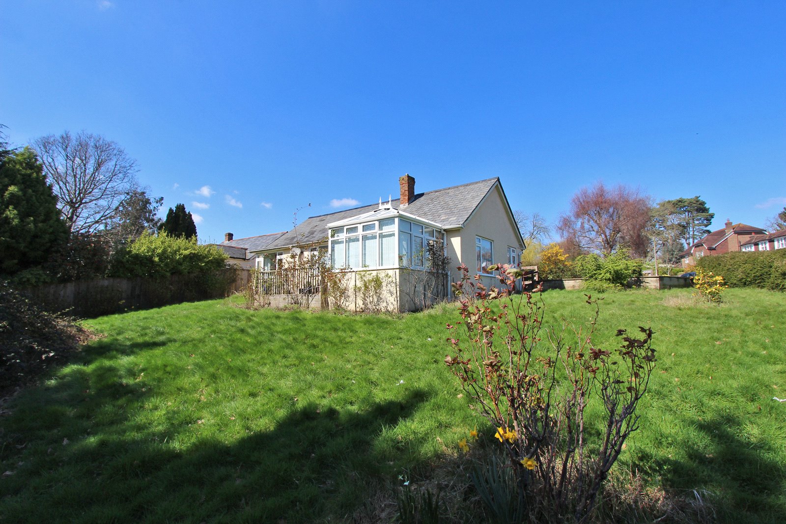 2 bedroom Detached Bungalow for sale in Lymington