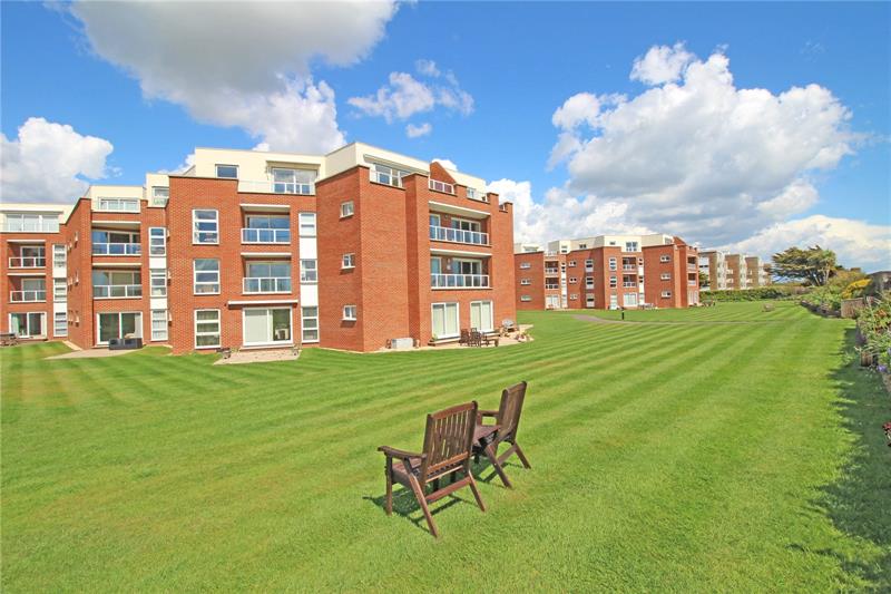 2 bedroom Apartment for sale in Lymington