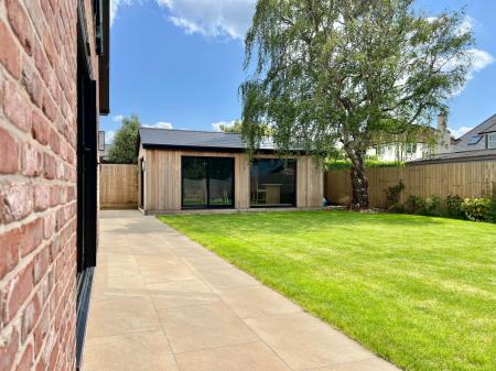 9b89caf6-c23d-40bb-b0d2-39e202a3157b