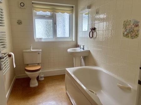 FAMILY BATHROOM