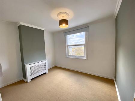 BEDROOM 1 / MASTER