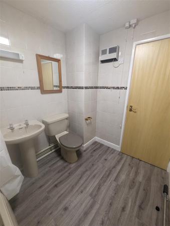 bathroom (2).jpg