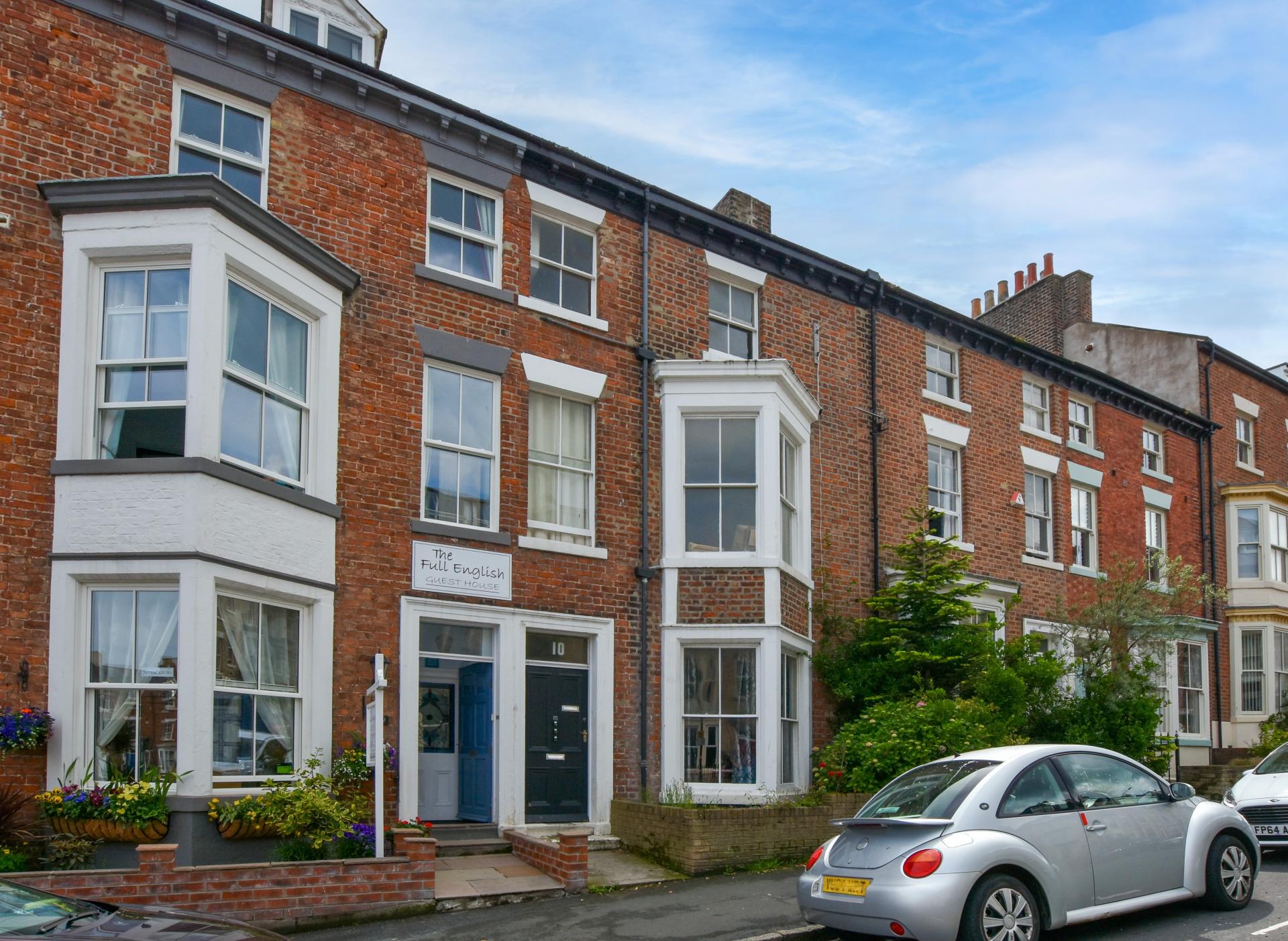 7 bedroom House for sale in Whitby