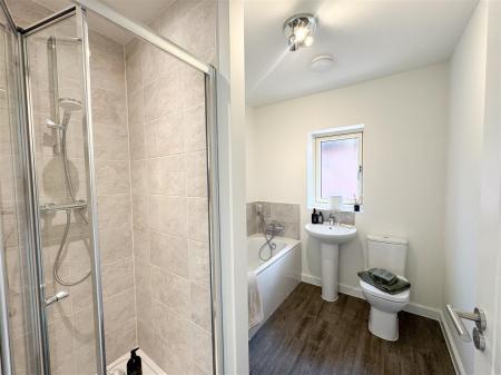 Plot 4 bathroom 2.jpg
