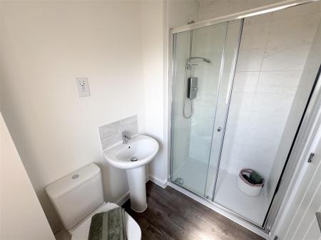 Plot 4 ensuite.jpg