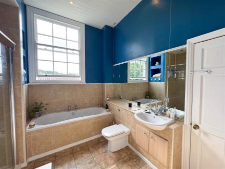 Bathroom..jpg