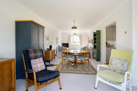 Sitting/Dining Room